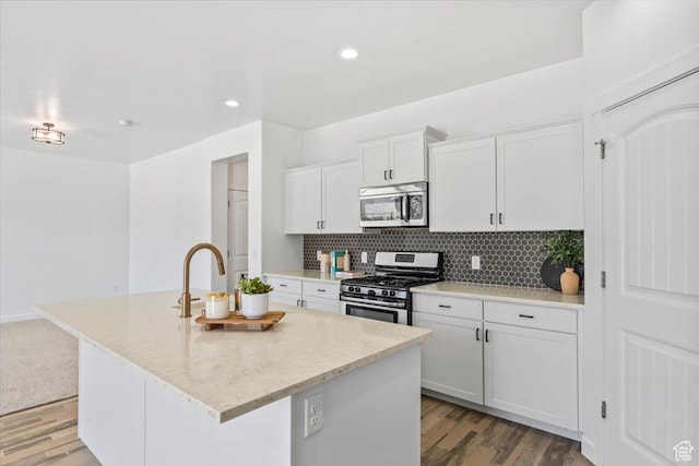 635 E Mayor Place Dr, American Fork, UT 84003 - kitchen featuring stainless steel appliances, decorative backsplash, wood finished floors, white cabinetry, and recessed lighting