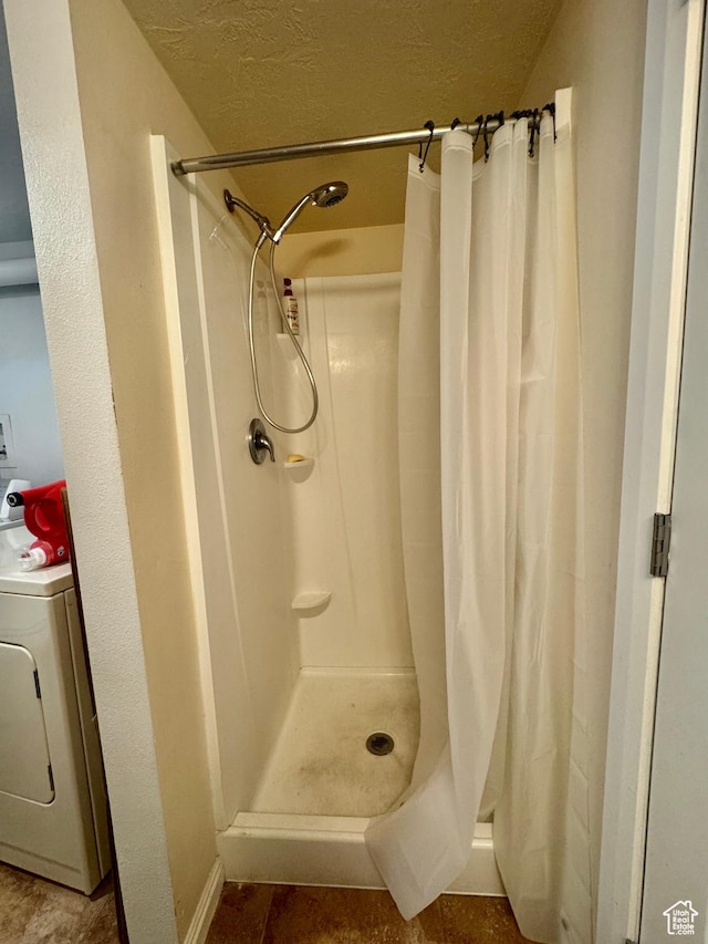 695 N 500 W Unit 14, St George, UT 84770 - bathroom with washer / clothes dryer, a stall shower, and a textured ceiling
