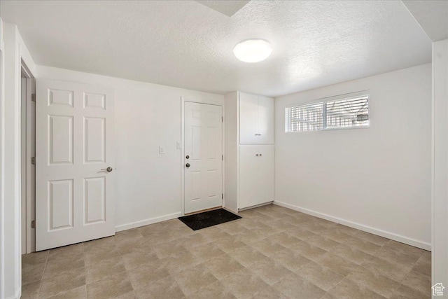 1414 E 275 N, Layton, UT 84040 - entryway featuring a textured ceiling and baseboards