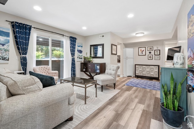 1289 E Ridge Meadow Ln S Unit 8S, Cottonwood Heights, UT 84047 - living room featuring light wood-style floors and recessed lighting