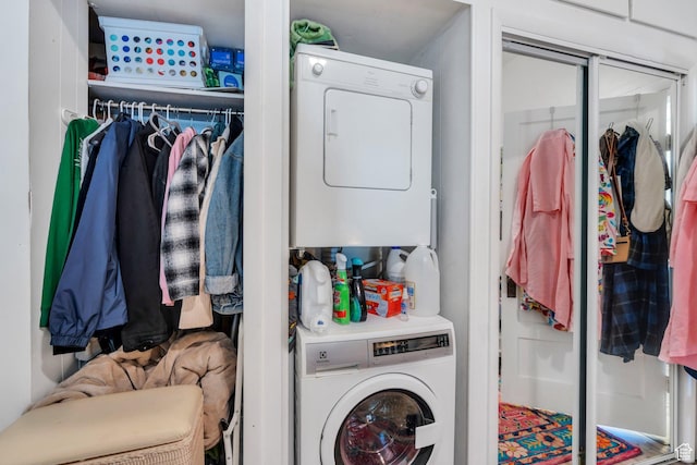 442 N 100 E, Provo, UT 84606 - washroom with stacked washer / drying machine