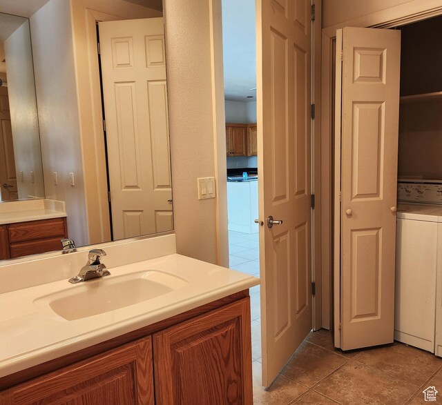 225 N Country Ln Unit 5, St George, UT 84770 - bathroom with washer / dryer, vanity, and tile patterned floors