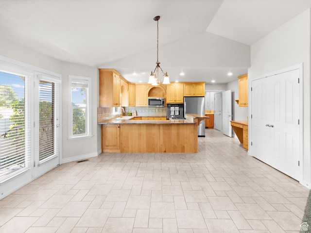 643 E 140 N, American Fork, UT 84003 - kitchen with appliances with stainless steel finishes, a peninsula, lofted ceiling, recessed lighting, and decorative backsplash