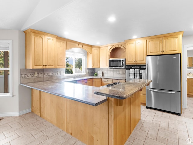 643 E 140 N, American Fork, UT 84003 - kitchen with stainless steel appliances, light brown cabinets, backsplash, a peninsula, and recessed lighting