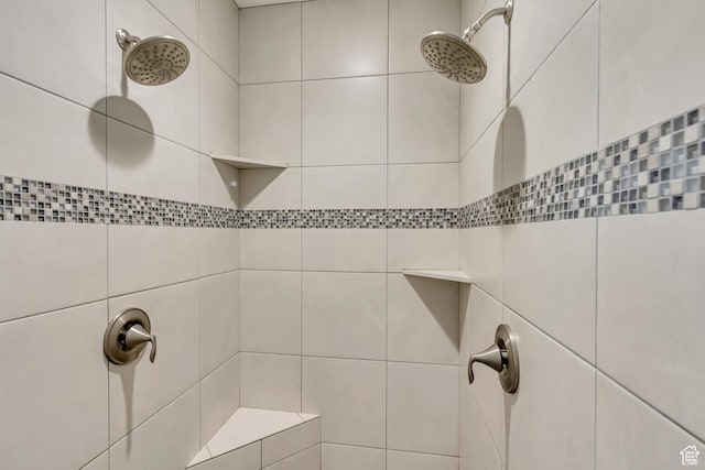 467 E Island View Cir N, Farmington, UT 84025 - full bathroom with a tile shower