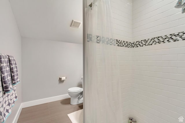 467 E Island View Cir N, Farmington, UT 84025 - bathroom featuring a shower with shower curtain
