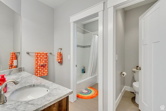 467 E Island View Cir N, Farmington, UT 84025 - full bath with vanity, shower / bathtub combination with curtain, and wood finished floors