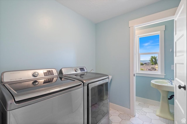 775 N 500 E, Spring City, UT 84662 - laundry area featuring washing machine and dryer and light tile patterned floors