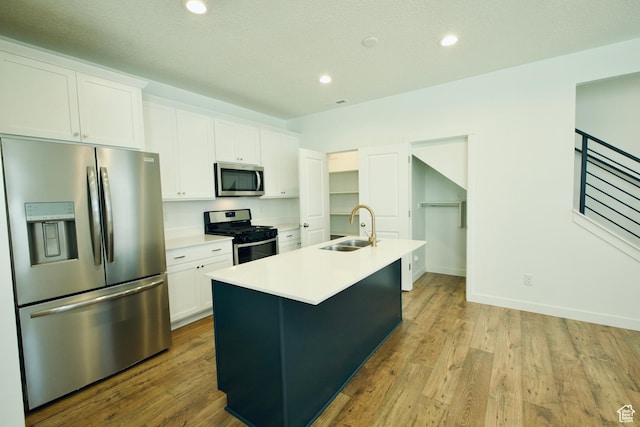 6669 W Skip Rock Rd, South Jordan, UT 84009 - kitchen featuring stainless steel appliances, white cabinets, a kitchen island with sink, wood finished floors, and recessed lighting