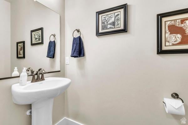 2330 E Meadow Lark Ln, North Logan, UT 84341 - bathroom featuring a sink