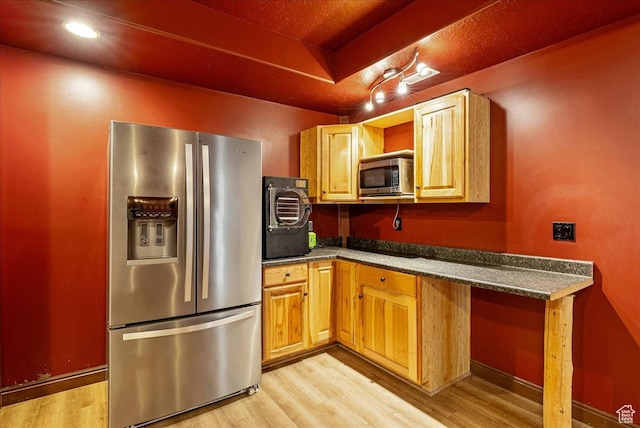 2602 W 11625 S, Riverton, UT 84095 - kitchen featuring stainless steel appliances and light wood-style flooring