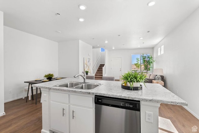 182 E 400 N Unit 985, Saratoga Springs, UT 84045 - kitchen with dishwasher, an island with sink, open floor plan, wood finished floors, and recessed lighting