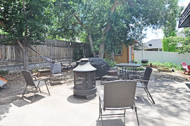 136 E 700 S, Farmington, UT 84025 - fenced backyard featuring a fire pit, a patio, and outdoor dining area