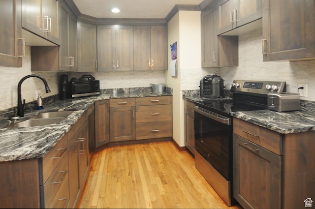 136 E 700 S, Farmington, UT 84025 - kitchen featuring stainless steel electric stove, backsplash, light wood-style floors, dark stone counters, and recessed lighting