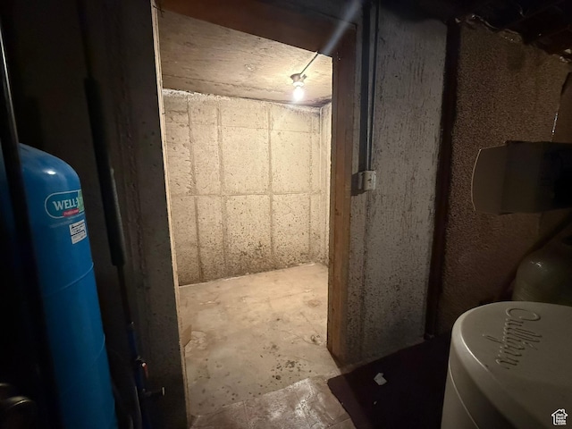159 W 8800 S, Spanish Fork, UT 84660 - unfinished below grade area with a water pressure tank and concrete block wall