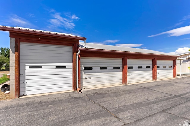 2484 W Gordon Ave, Layton, UT 84041 - view of garage