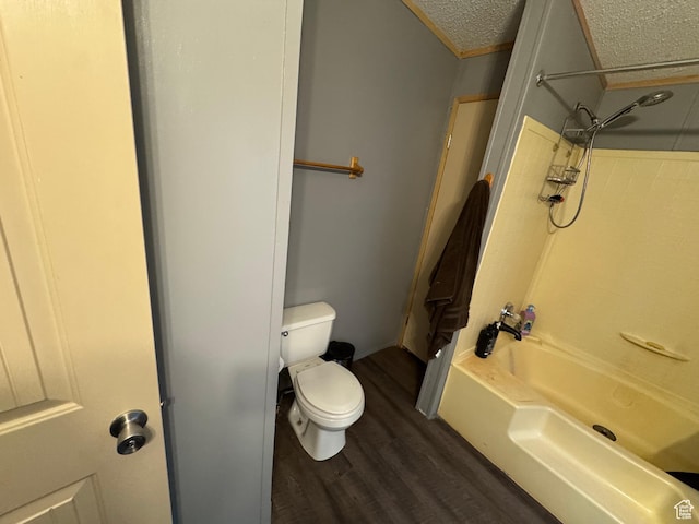 1082 W 650 S, Vernal, UT 84078 - bathroom featuring wood finished floors, bathing tub / shower combination, a textured ceiling, and crown molding