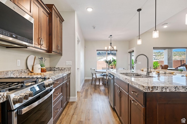 886 N Sandy Talus Dr, Washington, UT 84780 - kitchen featuring appliances with stainless steel finishes, light wood-style flooring, healthy amount of natural light, a chandelier, and recessed lighting
