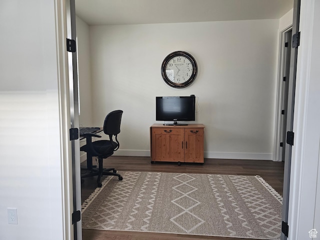 964 E 50 S, Santaquin, UT 84655 - home office with baseboards and dark wood finished floors