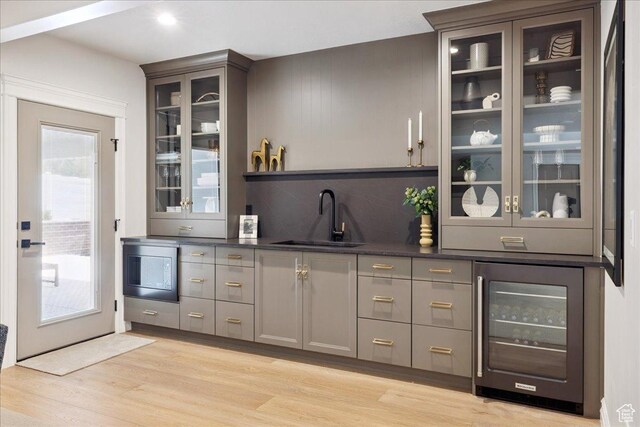 1649 W Pheasant Meadow Dr, Kaysville, UT 84037 - indoor wet bar with wine cooler, built in microwave, and light wood-style floors