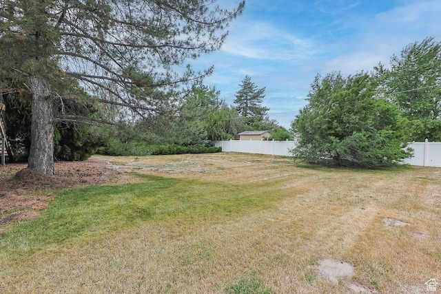 8614 S Buena Vista Dr E, Sandy, UT 84094 - view of yard