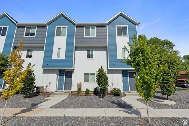 1288 Lincoln Ave, Ogden, UT 84404 - view of front of house featuring board and batten siding