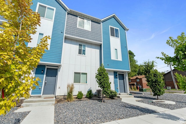 1288 Lincoln Ave, Ogden, UT 84404 - view of front of house featuring board and batten siding