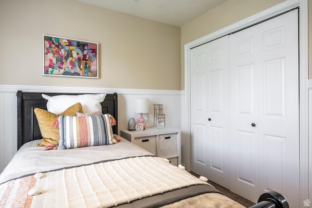 9768 N 5520 W, Highland, UT 84003 - bedroom featuring a closet, wainscoting, carpet floors, and a decorative wall