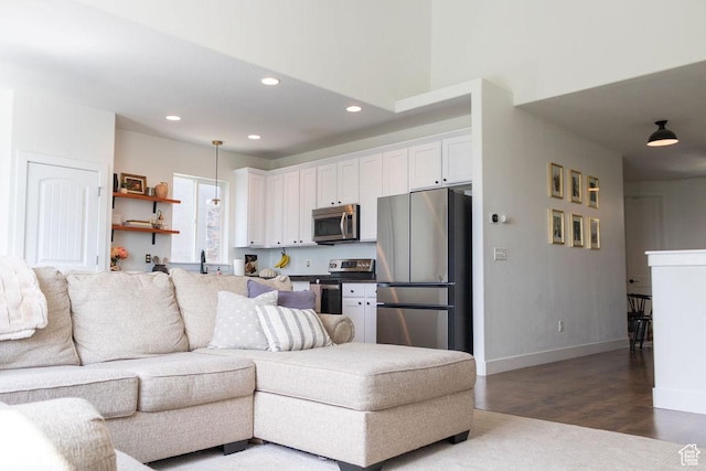 4373 N Foxtrail Dr, Lehi, UT 84043 - living area featuring wood finished floors and recessed lighting