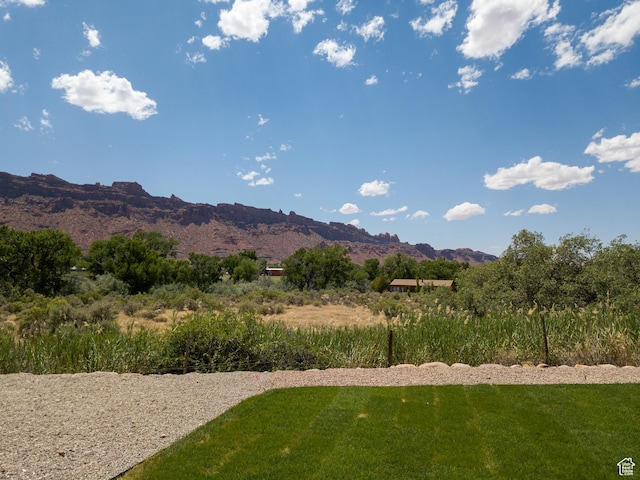 3317 S Watchman Trl, Moab, UT 84532 - mountain view