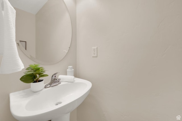 602 E Wyngate Pointe Ln S, Draper, UT 84020 - bathroom featuring a sink