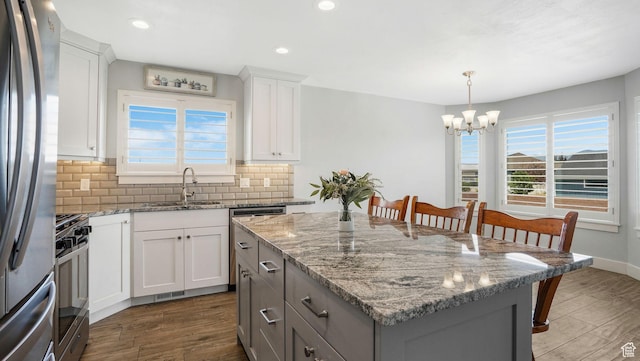 536 E Fiona Cir, Grantsville, UT 84029 - kitchen featuring appliances with stainless steel finishes, a chandelier, a center island, dark wood-type flooring, and recessed lighting