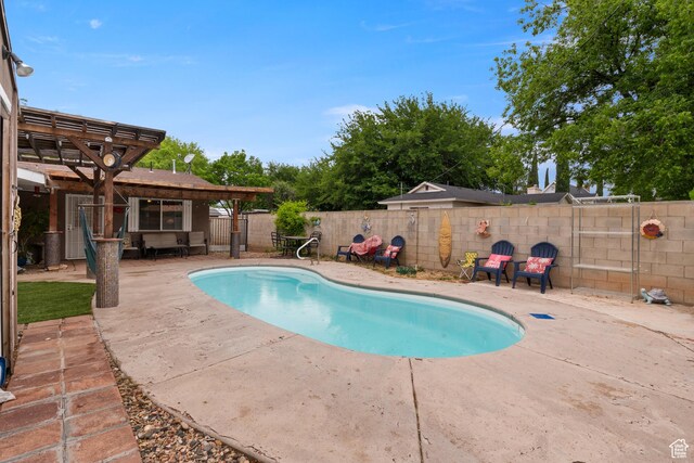 283 S 400 W, Hurricane, UT 84737 - view of pool featuring a pergola, a patio, and a fenced backyard