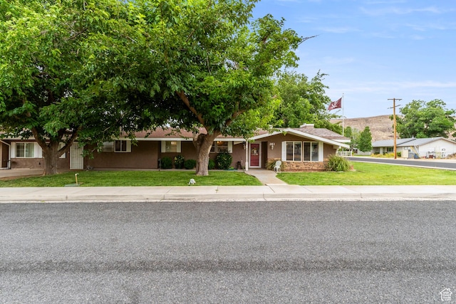 283 S 400 W, Hurricane, UT 84737 - single story home with a front lawn and stucco siding