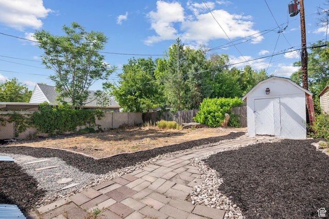 1145 Kensington Ave, Salt Lake City, UT 84105 - view of yard featuring a storage shed