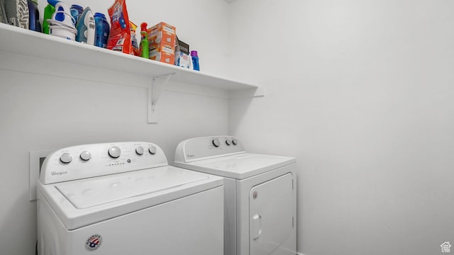 5681 W Pelican Ridge Ln, Salt Lake City, UT 84118 - laundry room featuring washing machine and dryer