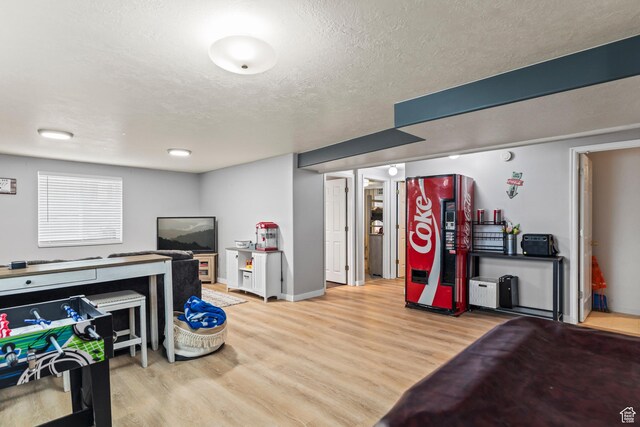 528 W 650 S, Richfield, UT 84701 - playroom featuring wood finished floors and a textured ceiling