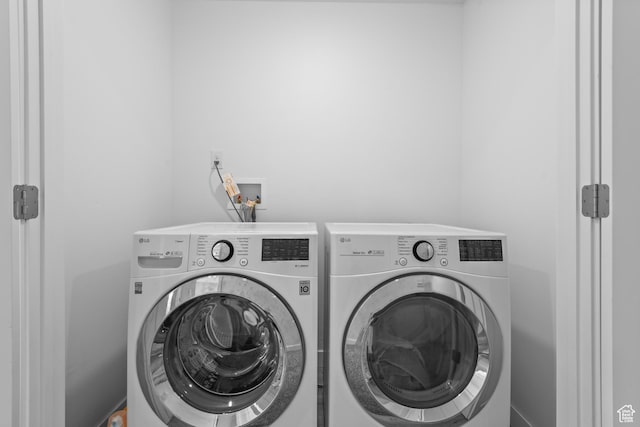 356 N Starboard Ln Unit 1555, Saratoga Springs, UT 84045 - laundry area featuring washing machine and dryer