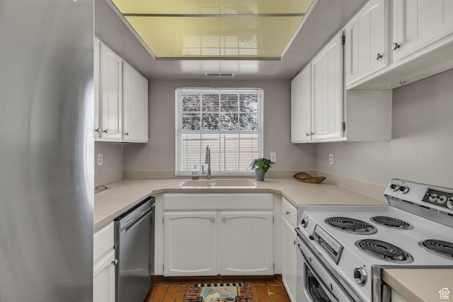 607 E 4030 S, Murray, UT 84107 - kitchen featuring appliances with stainless steel finishes, white cabinetry, and light countertops