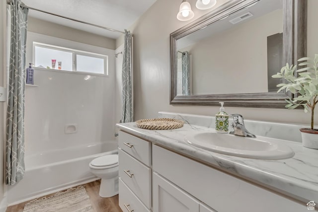 342 W Royal Land Dr, Santaquin, UT 84655 - bathroom with vanity, shower / tub combo, and wood finished floors