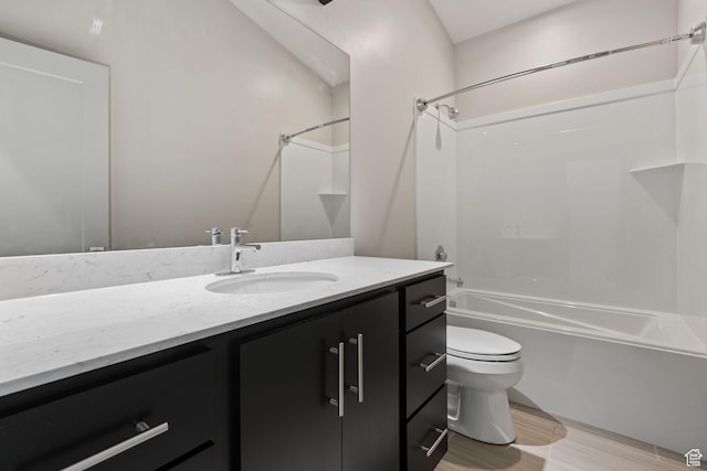 2628 E 40 N Unit 9, Spanish Fork, UT 84660 - full bathroom featuring washtub / shower combination, vanity, and wood finished floors