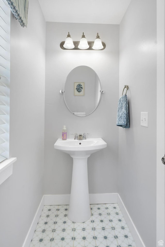 693 S 860 E, Spanish Fork, UT 84660 - bathroom featuring tile patterned floors