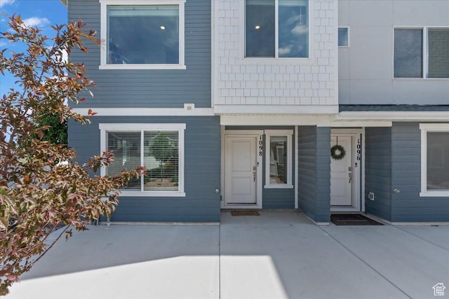 1098 E Vessel Ct, Saratoga Springs, UT 84045 - townhome / multi-family property with a patio