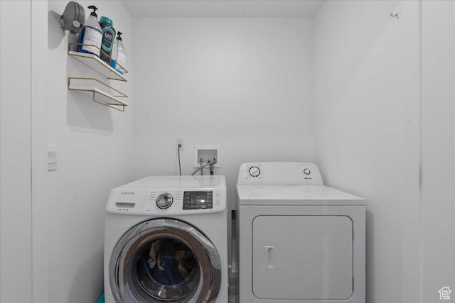 1098 E Vessel Ct, Saratoga Springs, UT 84045 - laundry room featuring washer and dryer