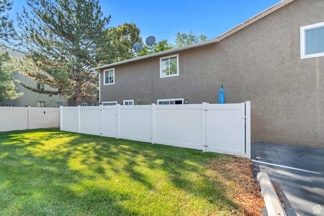 5235 S Glendon St Unit W3, Murray, UT 84123 - view of yard with a gate