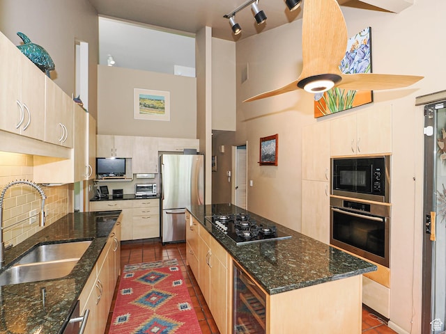 3348 E Splendor Cir, Holladay, UT 84124 - kitchen featuring appliances with stainless steel finishes, dark tile patterned flooring, beverage cooler, a kitchen island, and decorative backsplash