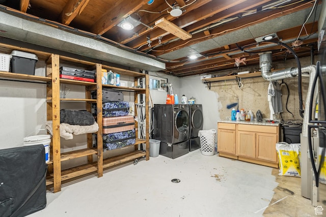 174 W Dawson St, Layton, UT 84041 - unfinished below grade area featuring washer and dryer