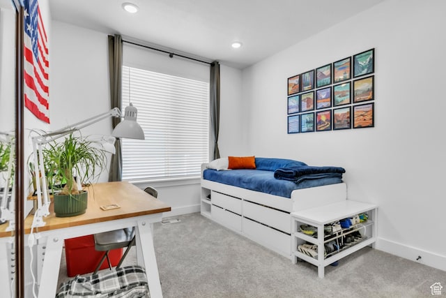 2456 W Maple St, Mapleton, UT 84664 - living area featuring carpet flooring and recessed lighting