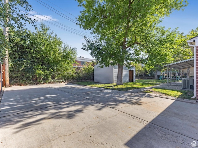 7645 W Gardenia Ave, Magna, UT 84044 - view of concrete driveway