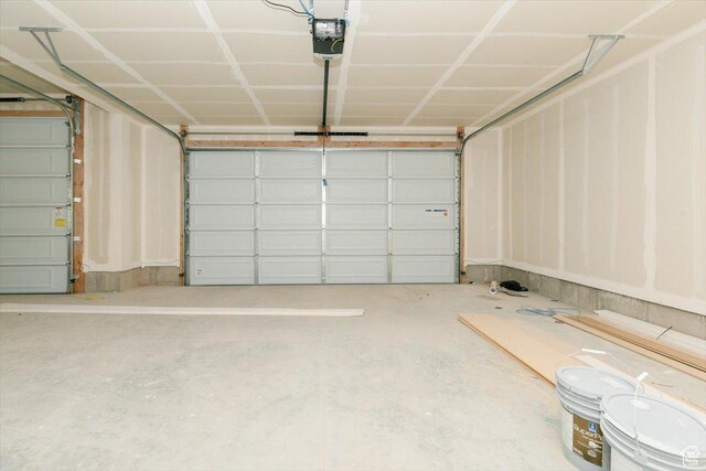821 E 160 N, Hyde Park, UT 84318 - garage with a garage door opener